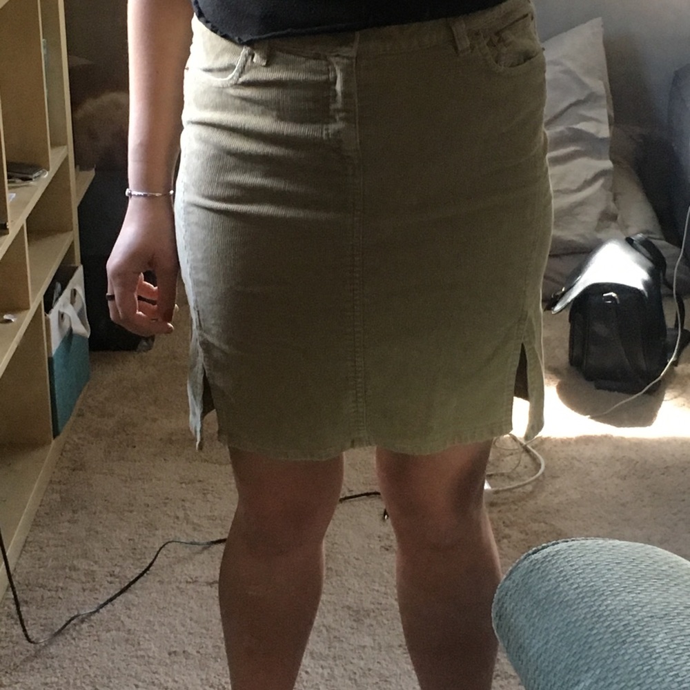 SOLD ๐๐AE corduroy skirt! Very flattering! - Picture 4 of 5